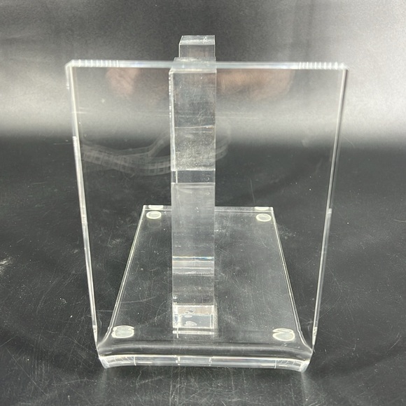 Acrylic “M” Monogram Bookend - Picture 3 of 6